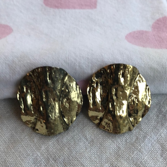 3 pairs gold-tone clip-on earrings - Picture 6 of 9
